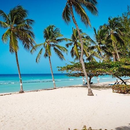 Coconut Court Beach Hotel Christ Church Exterior foto